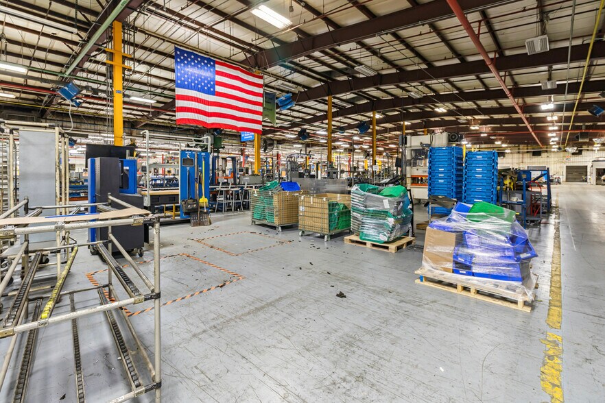 More Photos Of 6400 Penn Ave, Savanna Manufacturing For Sale