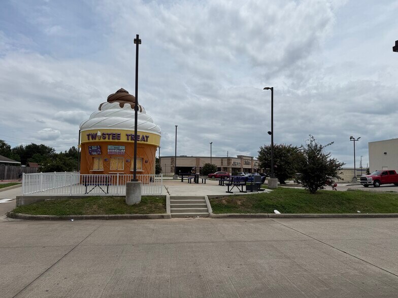 Primary Photo Of 7018 Fry Rd, Cypress Freestanding For Lease