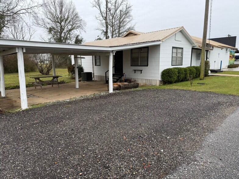 More Photos Of 7540 Highway 97, Walnut Hill Storefront Retail Office For Sale