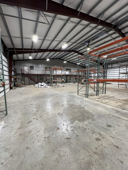 More Photos Of 12104 US-59, Victoria Industrial For Lease