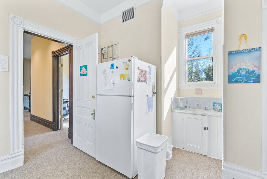 More Photos Of 603 Mission St, Santa Cruz Office For Sale