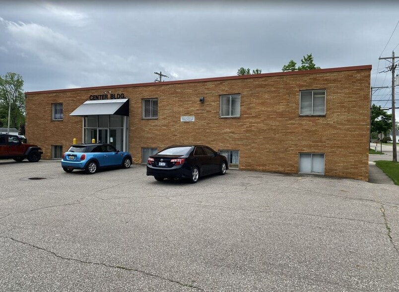 Primary Photo Of 303 E Paw Paw St, Paw Paw Office Residential For Lease