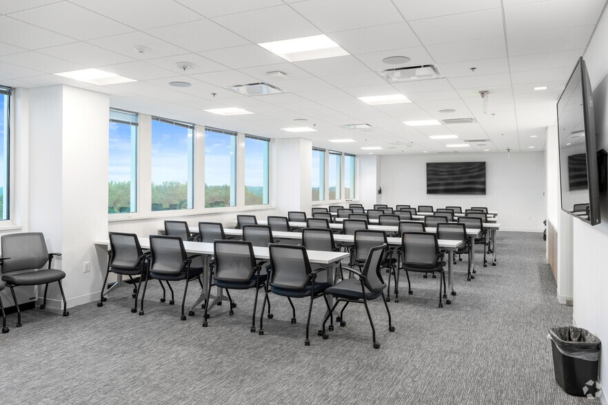 More Photos Of 6400 Arlington Blvd, Falls Church Office For Lease