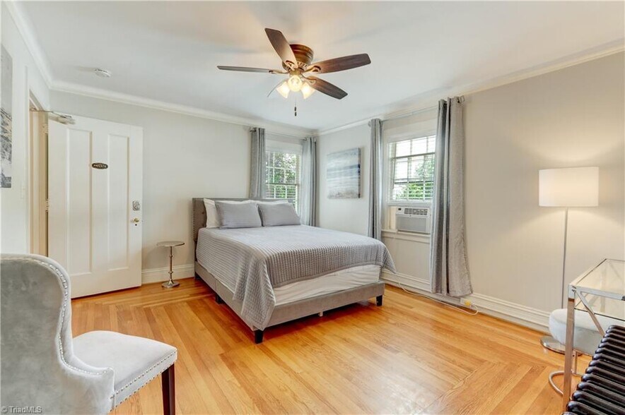 More Photos Of 17 E Main St, Thomasville Storefront Retail Office For Sale