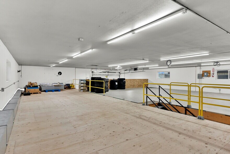 More Photos Of 11445 N Reed Rd, Hayden Warehouse For Lease