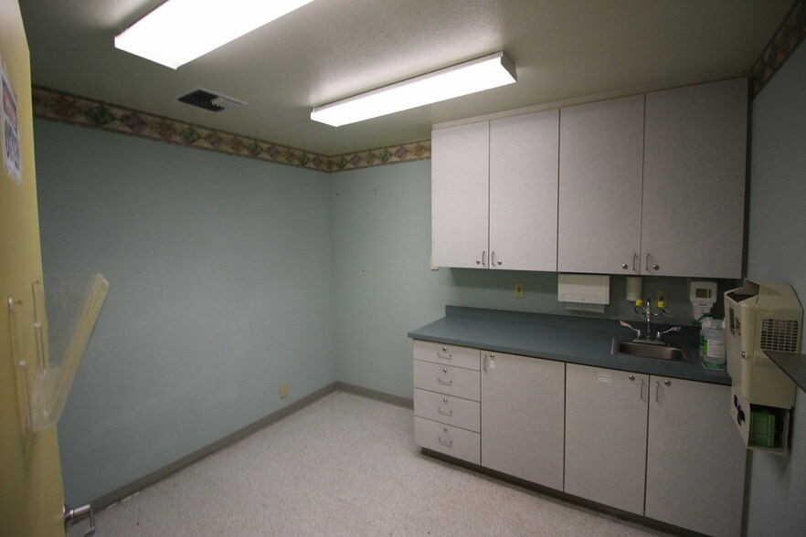 More Photos Of 5106 Hill Rd E, Lakeport Medical For Lease
