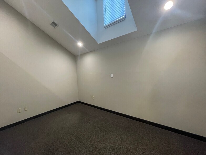 More Photos Of 8844 Ruffian Ln, Newburgh Loft Creative Space For Lease