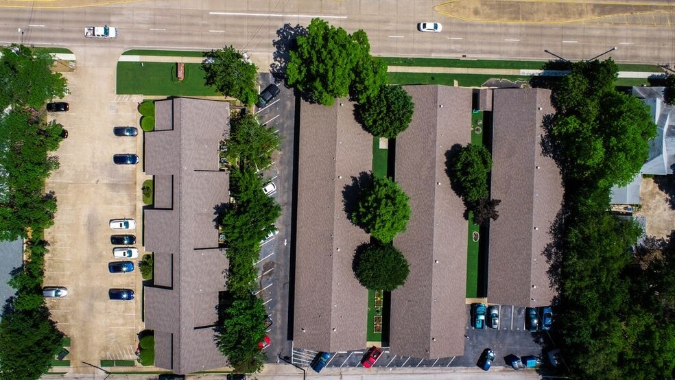 More Photos Of 376 W Main St, Lewisville Medical For Sale