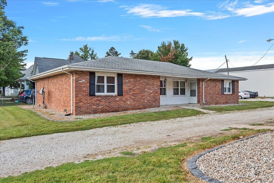 More Photos Of 507 Washington St, Pawnee Apartments For Sale