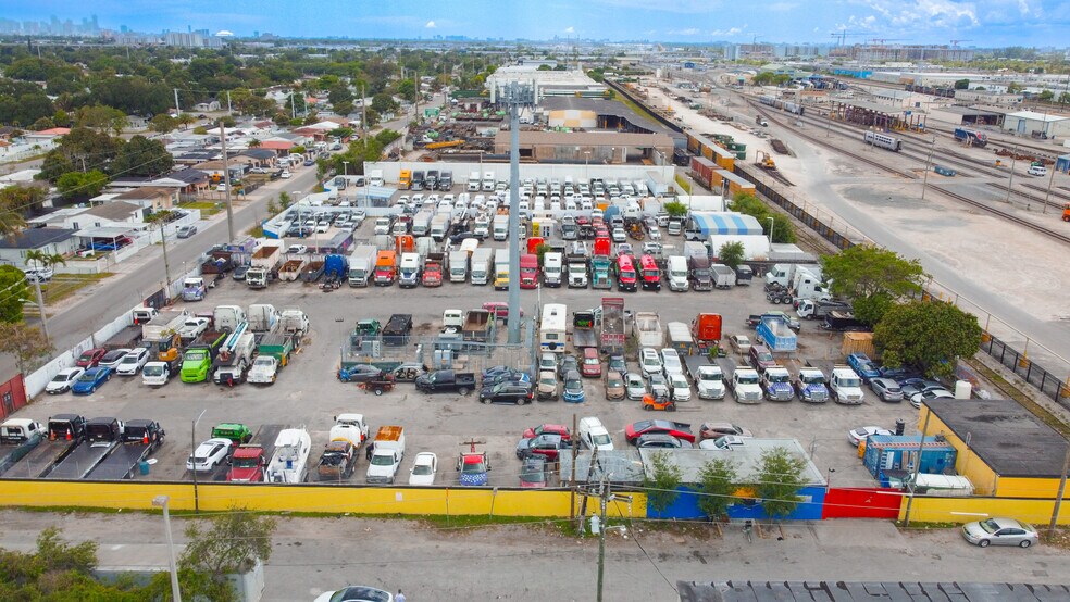 More Photos Of 3600 NW 95th St, Miami Auto Dealership For Lease