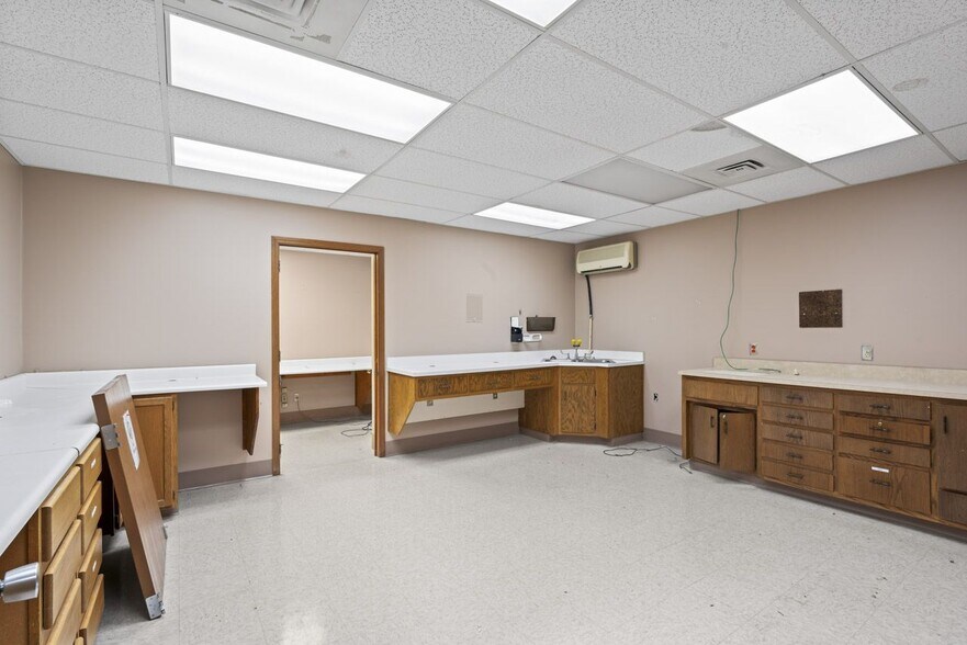 More Photos Of 1515 S 19th St, Elwood Medical For Lease