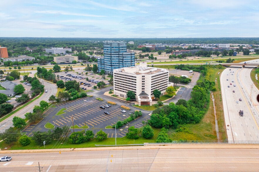 More Photos Of 28100 Franklin Rd, Southfield Hotel For Sale