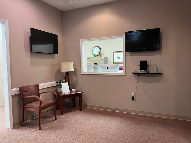 More Photos Of 871 W King St, Shippensburg Office For Lease