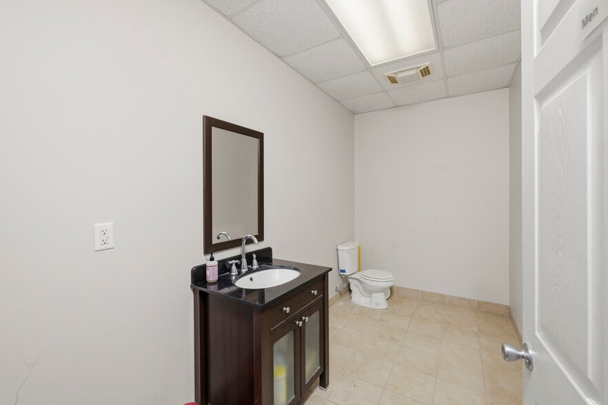 More Photos Of 966 Greensboro Rd, Eatonton Flex For Lease