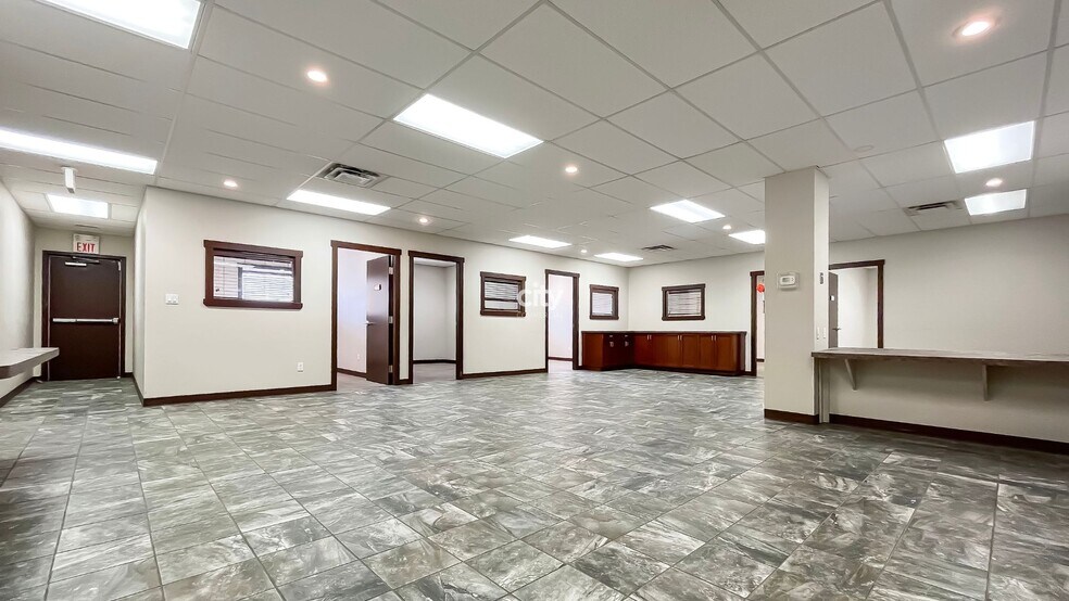 More Photos Of 7620 Yellowhead Trl NW, Edmonton Warehouse For Lease