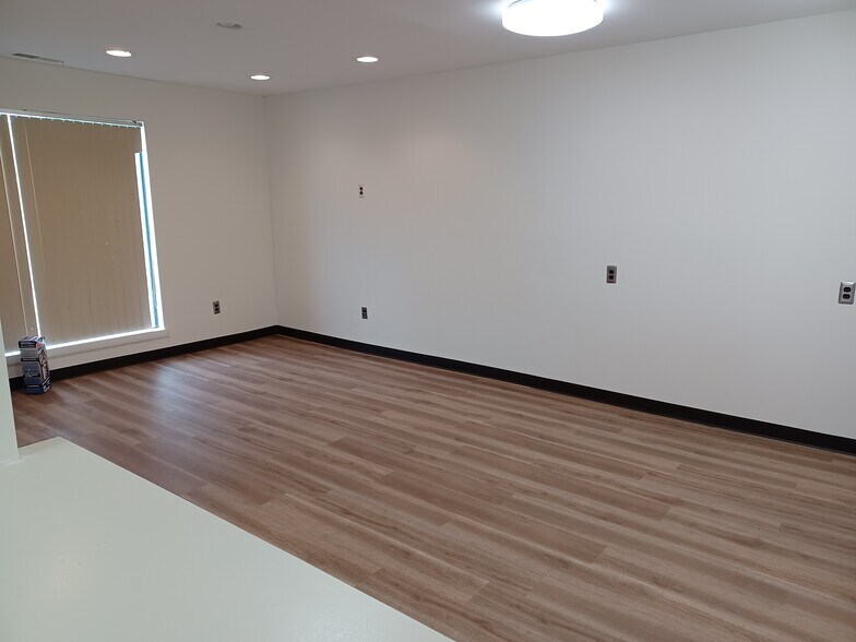 More Photos Of 32905 W 12 Mile Rd, Farmington Hills Medical For Sale