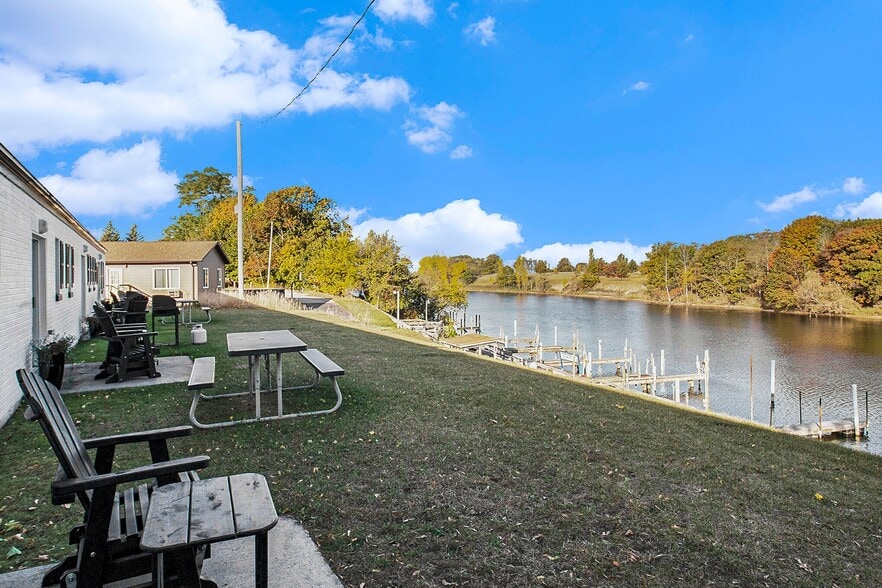 More Photos Of 520 Water St, Manistee Hotel For Sale