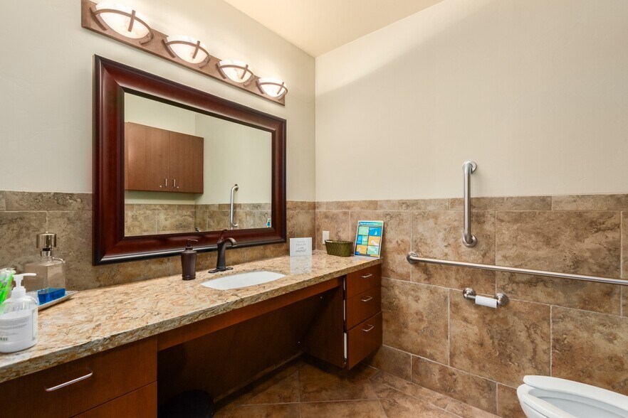 More Photos Of 261 W Duval Rd, Green Valley Medical For Sale