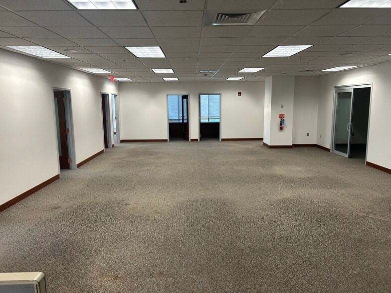 More Photos Of 935 Jefferson Blvd, Warwick Office For Lease