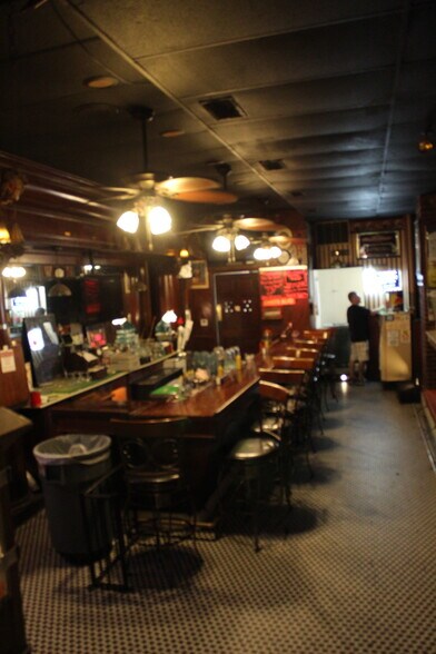 More Photos Of 210 Commercial Way, Jefferson City Flex For Sale
