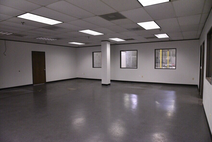 More Photos Of 455-465 W 38th St, Houston Warehouse For Lease