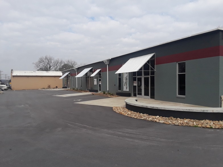 Primary Photo Of 518 W North 1st St, Seneca Storefront Retail Office For Sale