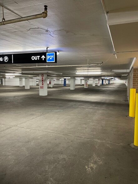 More Photos Of 49 W Maryland St, Indianapolis General Retail For Lease