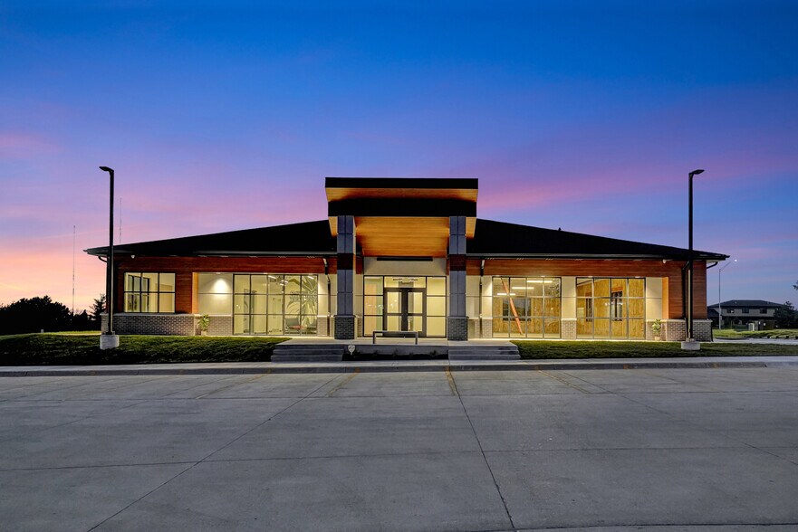 More Photos Of 8420 Amber Hill Rd, Lincoln Medical For Lease