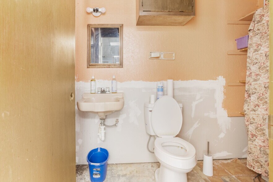 More Photos Of 300 N Dixie Ave, Fruitland Park Self Storage For Sale