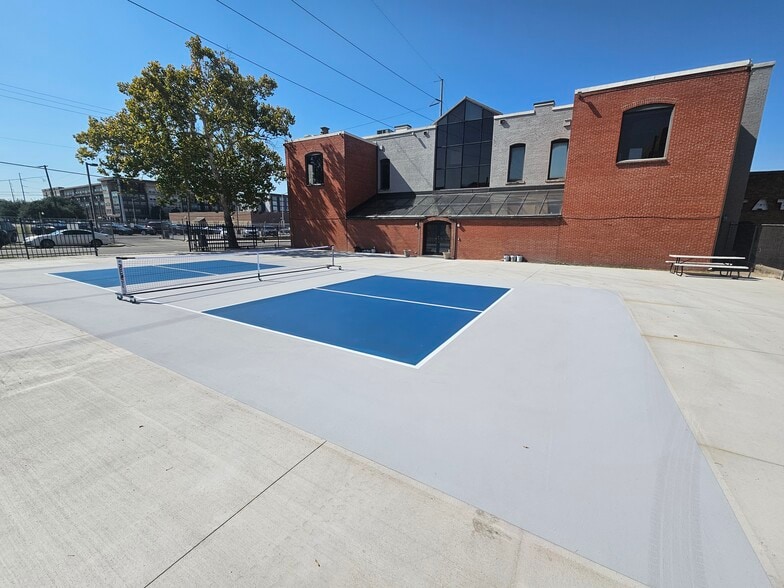 More Photos Of 211-215 S Jennings Ave, Fort Worth Loft Creative Space For Lease