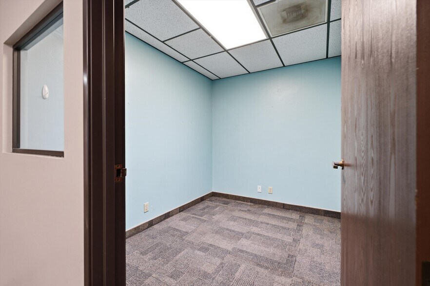More Photos Of 1669 W Avenue J, Lancaster Medical For Lease