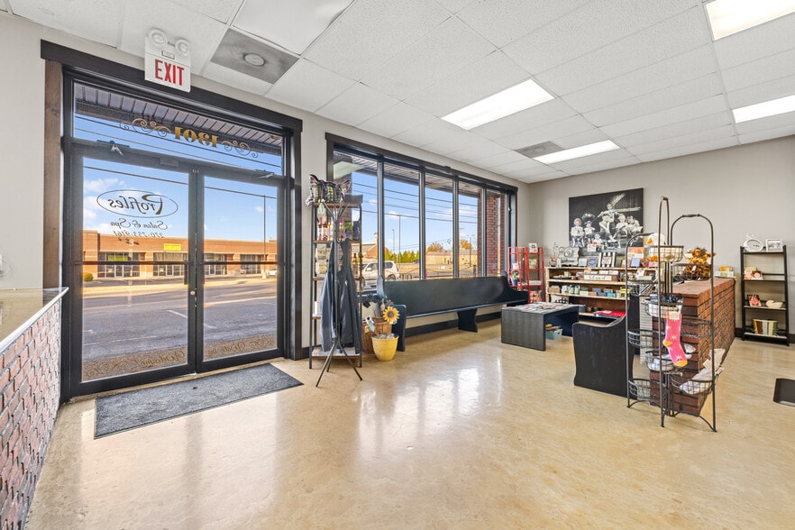 More Photos Of 1301 Chestnut St, Murray Flex For Sale
