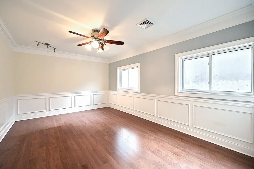 More Photos Of 1518 S George St, York Light Manufacturing For Sale