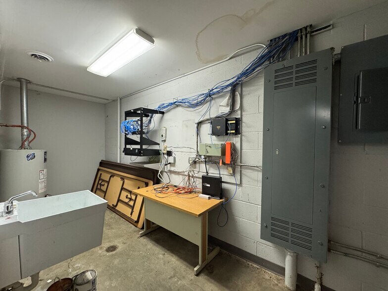 More Photos Of 855 Mitchell Road Ext, Tupelo Flex For Sale