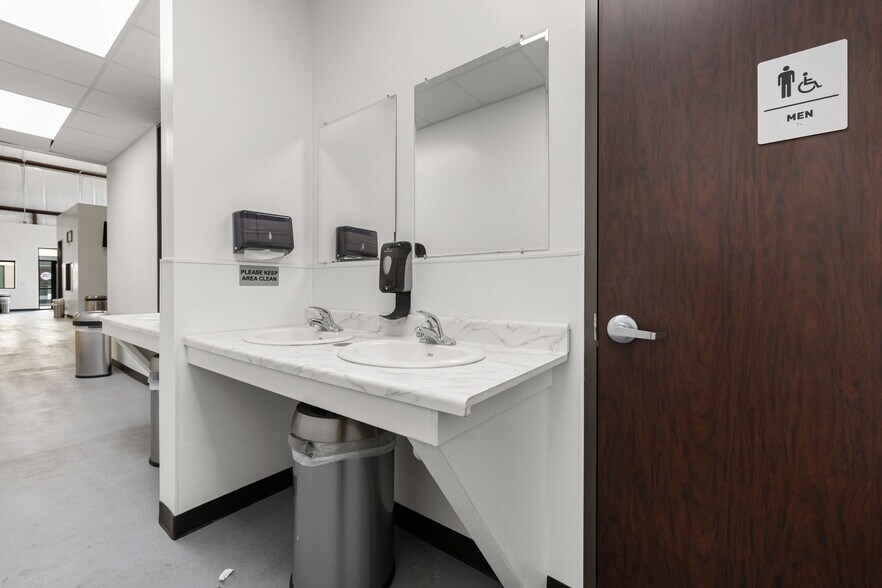More Photos Of 3312 Schlipf Rd, Katy Sports And Entertainment For Lease
