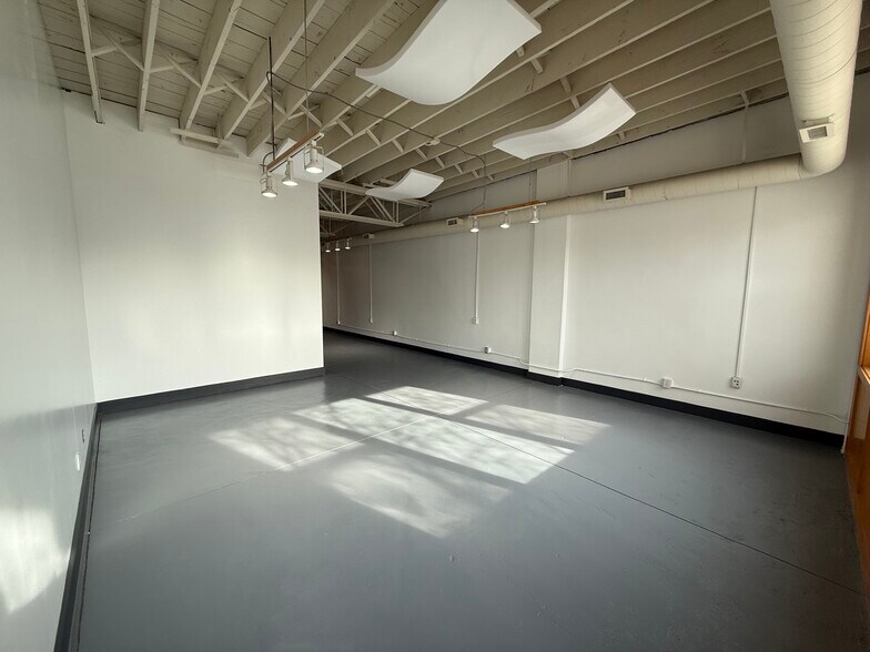 More Photos Of 22620 Woodward Ave, Ferndale Office Residential For Lease