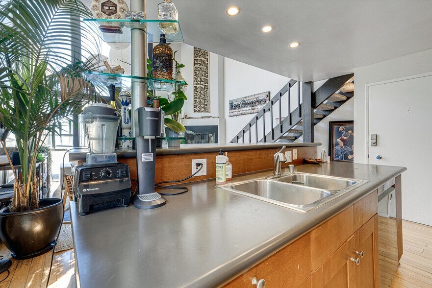 More Photos Of 14 Mast, Marina Del Rey Apartments For Sale