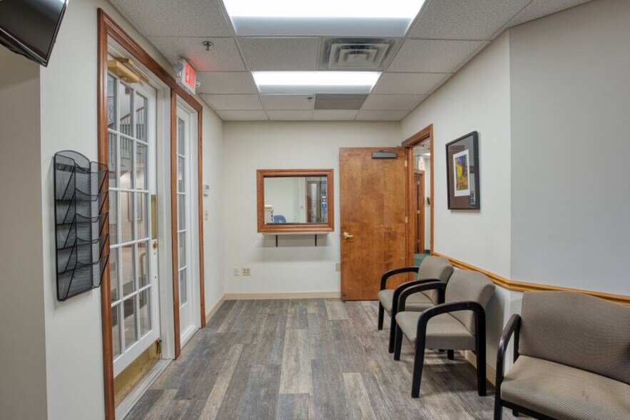 More Photos Of 33-35 Green Pond Rd, Rockaway Office For Lease