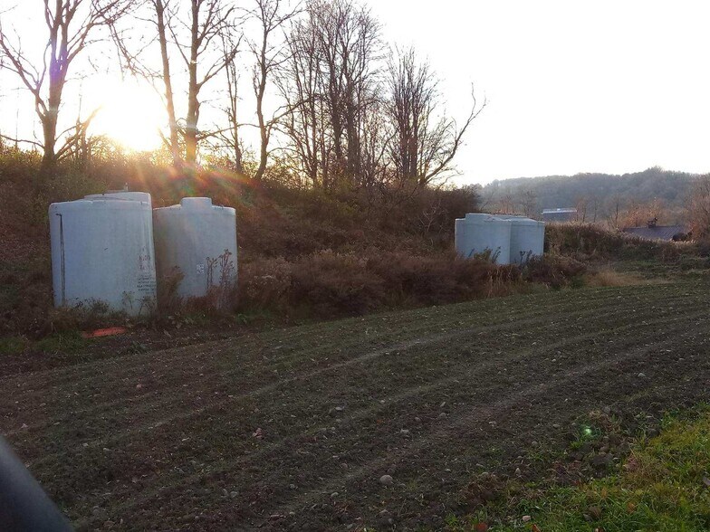 More Photos Of 224 Michael Ln, New Berlin Racetrack For Sale