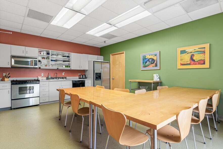 More Photos Of 803 Prospect Ave, Osceola Manufacturing For Sale