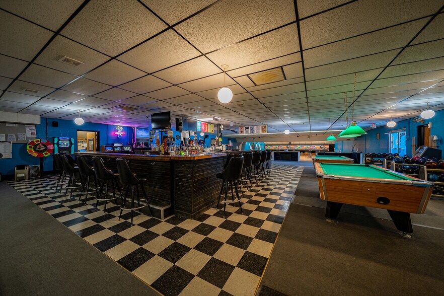 More Photos Of 675 Grant St, Winneconne Bowling Alley For Sale