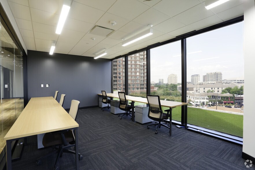 More Photos Of 3232 McKinney Ave, Dallas Office For Lease
