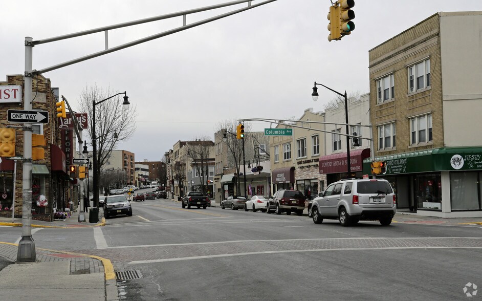 More Photos Of 665 Anderson Ave, Cliffside Park Storefront Retail Office For Lease
