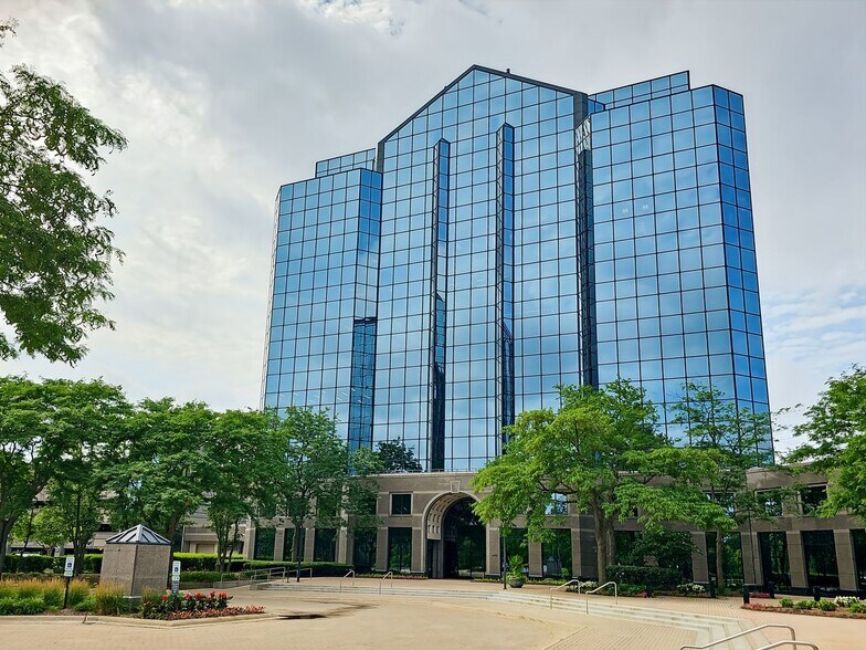 More Photos Of 2150 E Lake Cook Rd, Buffalo Grove Office For Lease