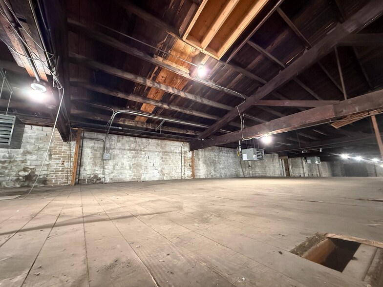 More Photos Of 64 E Washington Ave, Pleasantville Warehouse For Lease