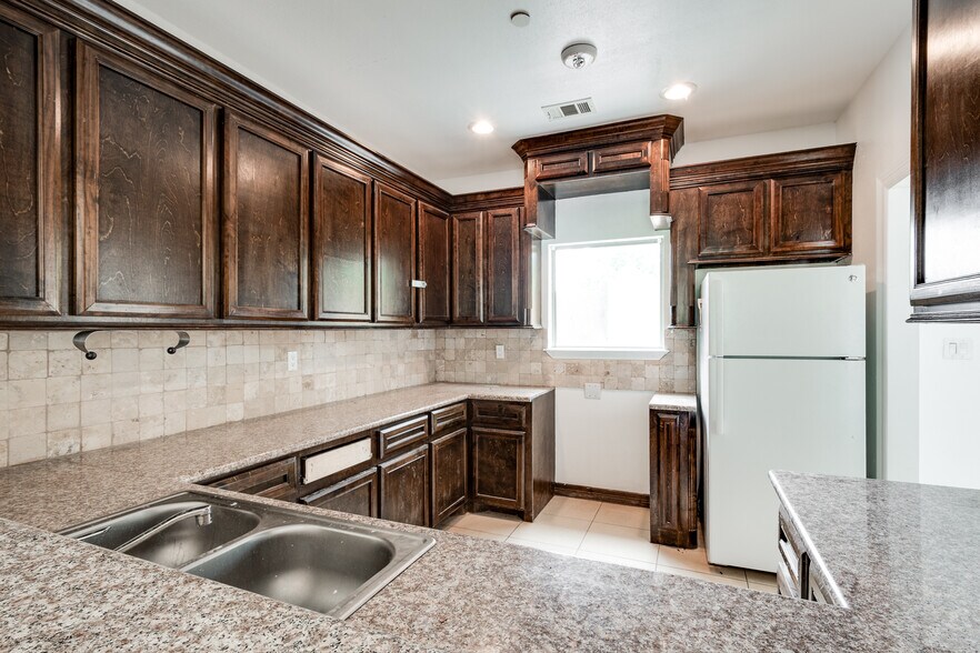 More Photos Of 16111 Porter Ln, Porter Flex For Sale