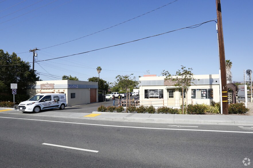 Primary Photo Of 555 Spring Rd, Moorpark Manufacturing For Lease