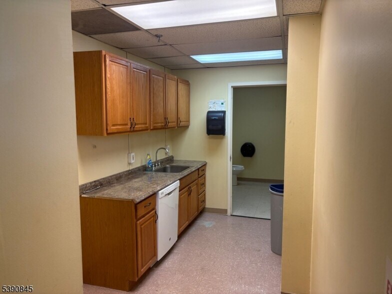 More Photos Of 141 Southside Ave, Bridgewater Office For Lease