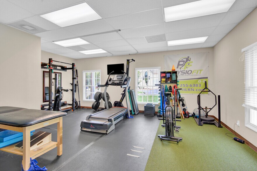 More Photos Of 460 S Main St, Davidson Medical For Lease