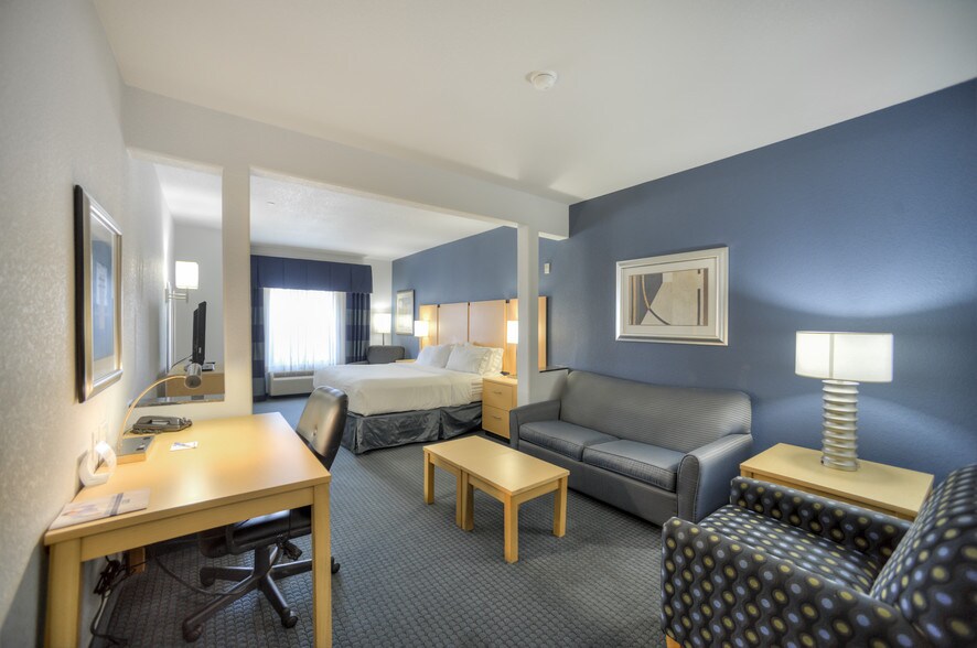 More Photos Of 323 Ed Schmidt Blvd, Hutto Hotel For Sale